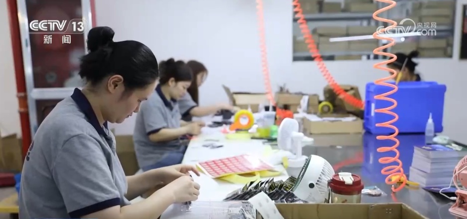 文創(chuàng)里的夏天 | “圈粉”又“吸金”，小文創(chuàng)撬動(dòng)文旅大經(jīng)濟(jì)與深層次文化傳播